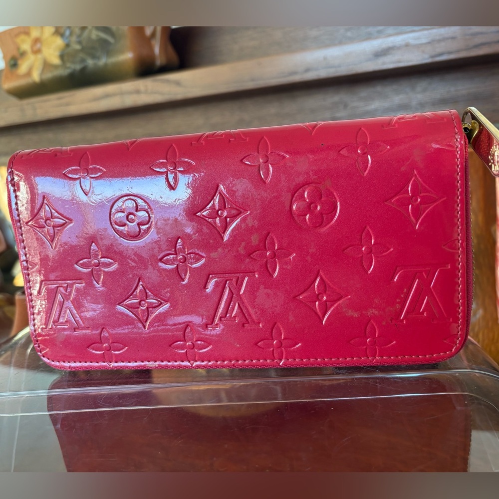 Louis Vuitton Zippy Wallet Long Vernis Patent Hot Pink 8 inches inch x 4 inches